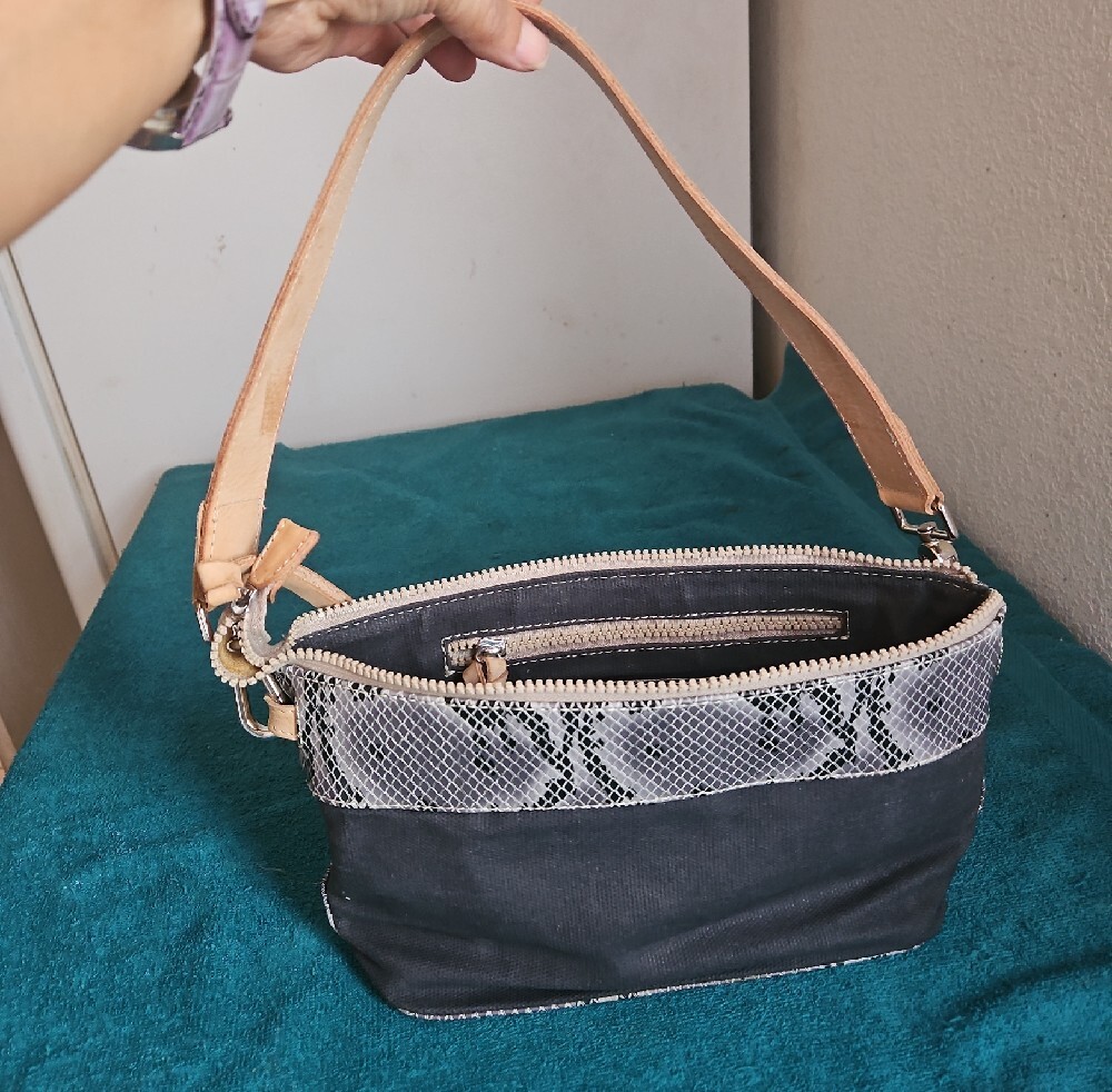 Consuela Flynn Downtown Crossbody Shoulder Bag Retired - Picture 3 of 7